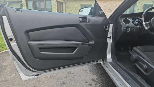 Ford Mustang image 6