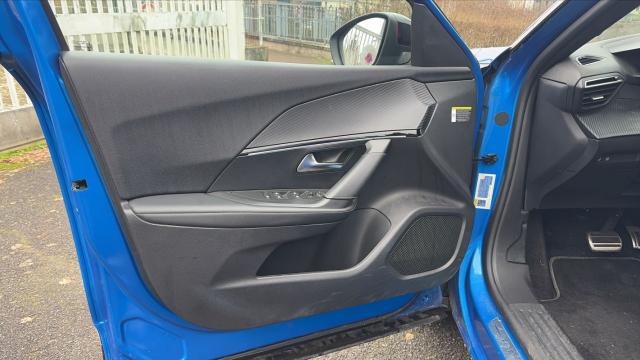 Peugeot 2008 image 2