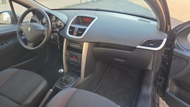 Peugeot 207 image 9