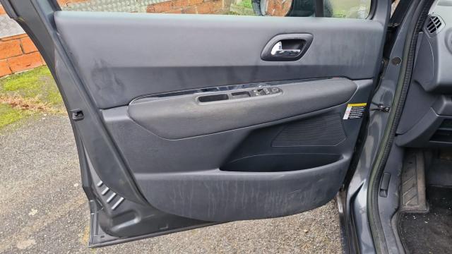 Peugeot 5008 image 3