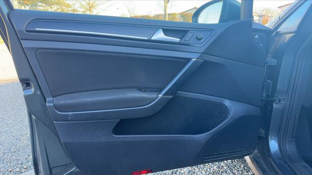 Volkswagen Golf image 6