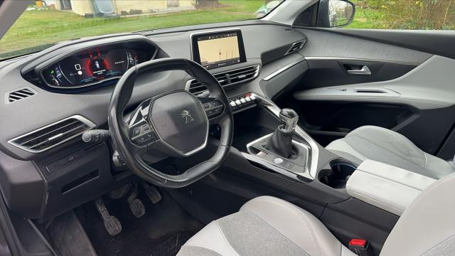 Peugeot 5008 image 2