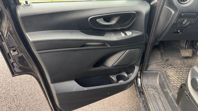Mercedes Benz Vito image 3