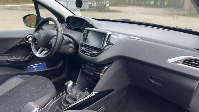 Peugeot 2008 image 1