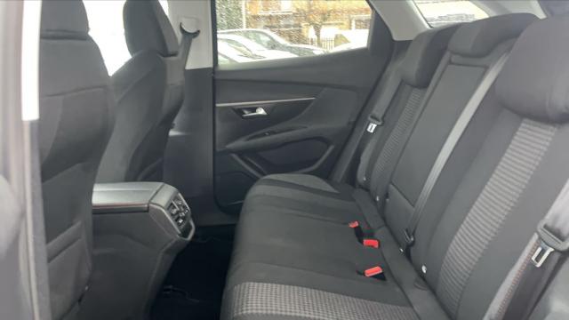 Peugeot 3008 image 2