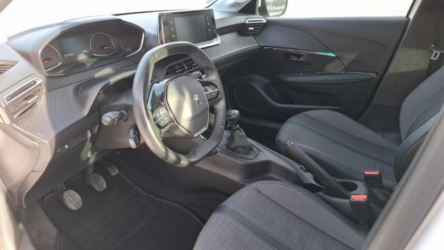 Peugeot 208 image 9