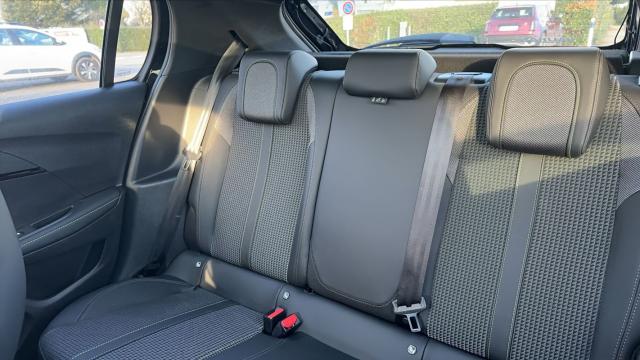 Peugeot 208 image 8
