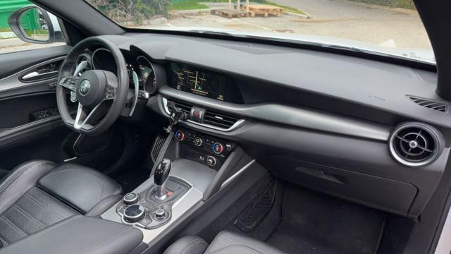 Alfa Romeo Stelvio image 2