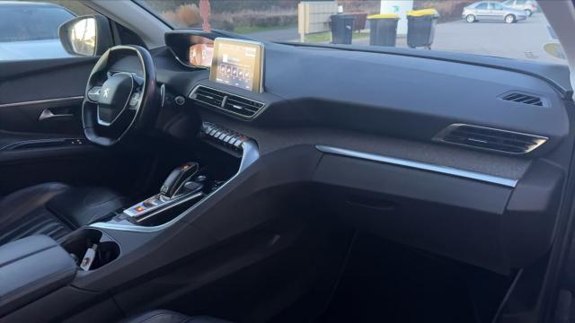 Peugeot 5008 image 1