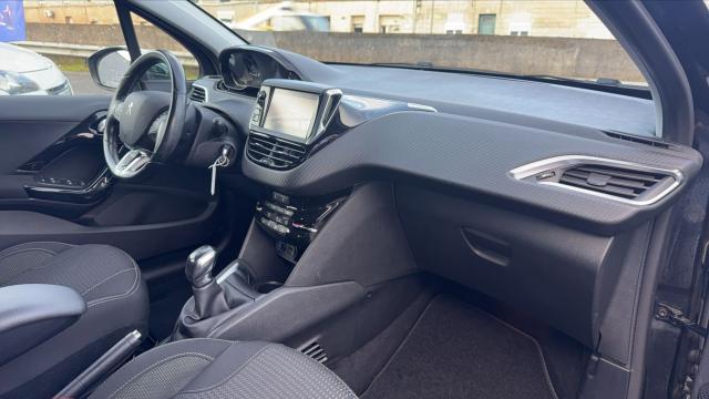 Peugeot 208 image 2