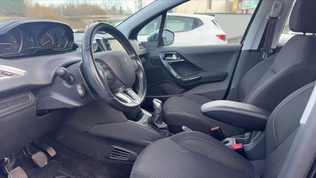 Peugeot 208 image 5