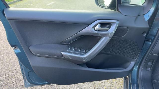 Peugeot 2008 image 2