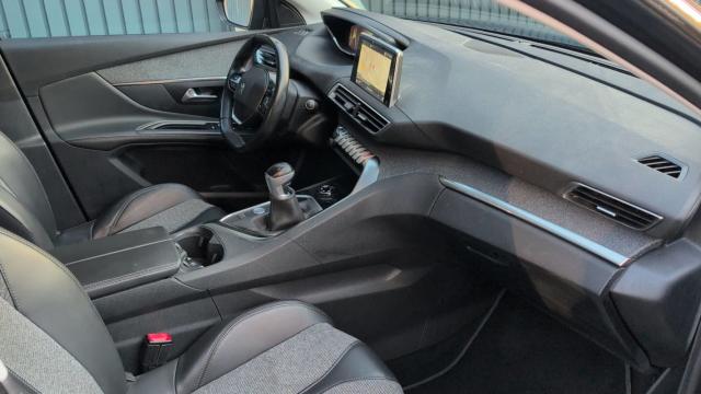 Peugeot 5008 image 9