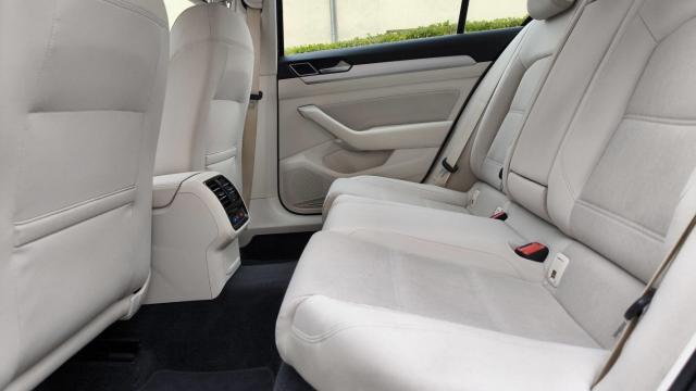 Volkswagen Passat image 1