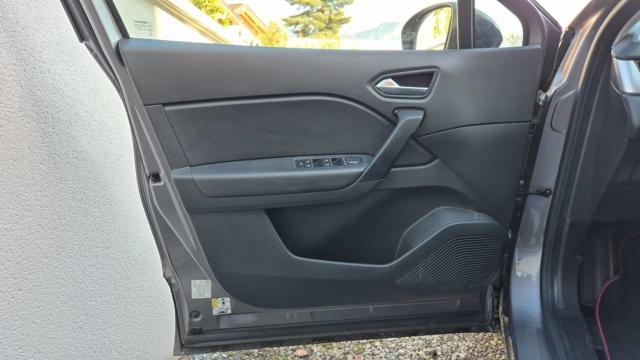 Renault Captur image 2