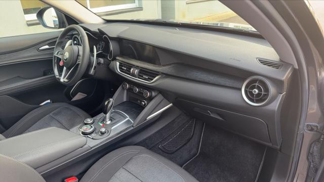 Alfa Romeo Stelvio image 7