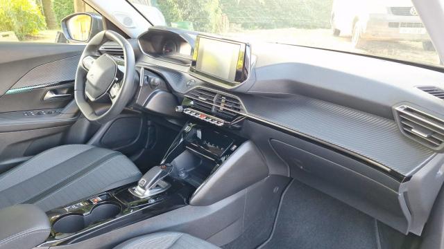 Peugeot 2008 image 2