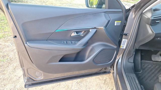 Peugeot 2008 image 8