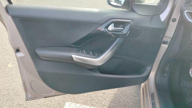 Peugeot 208 image 7