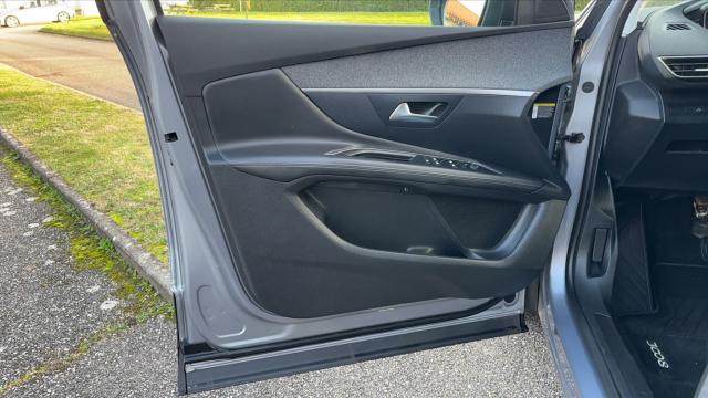 Peugeot 3008 image 2