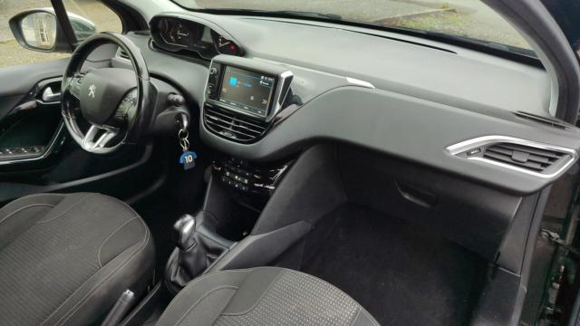Peugeot 208 image 3
