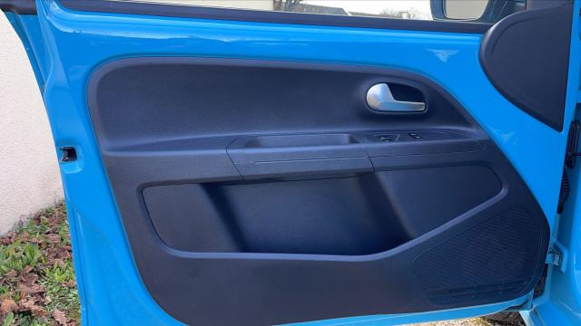 Volkswagen Up! image 6