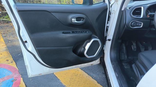 Jeep Renegade image 9