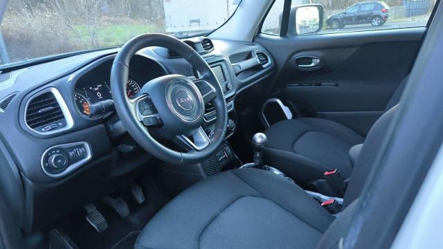 Jeep Renegade image 5