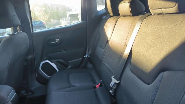 Jeep Renegade image 6