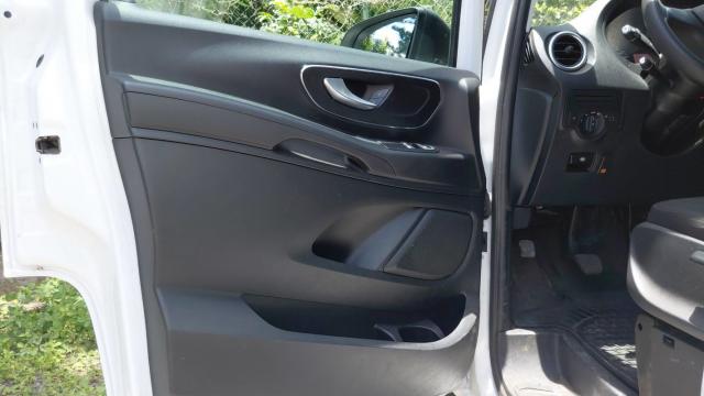 Mercedes Benz Vito image 2