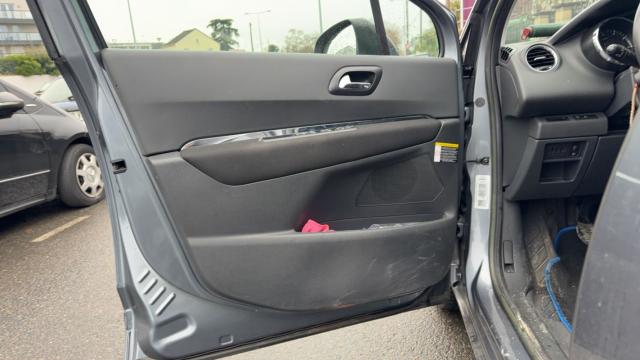 Peugeot 5008 image 2