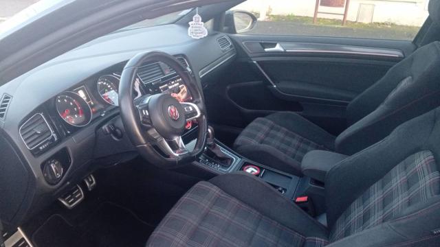 Volkswagen Golf image 9