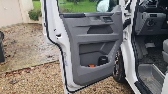 Volkswagen California image 8