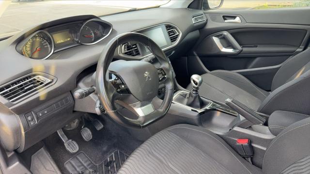 Peugeot 308 image 1