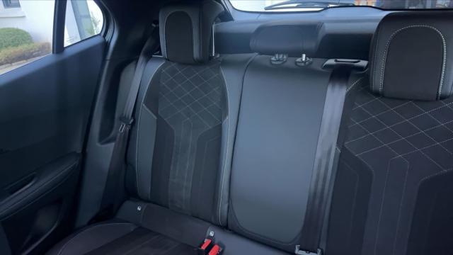 Peugeot 2008 image 2