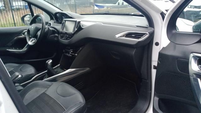 Peugeot 2008 image 6