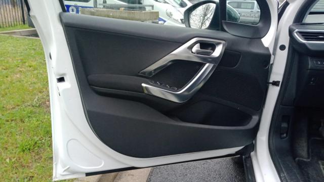 Peugeot 2008 image 1