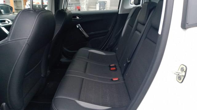 Peugeot 2008 image 2