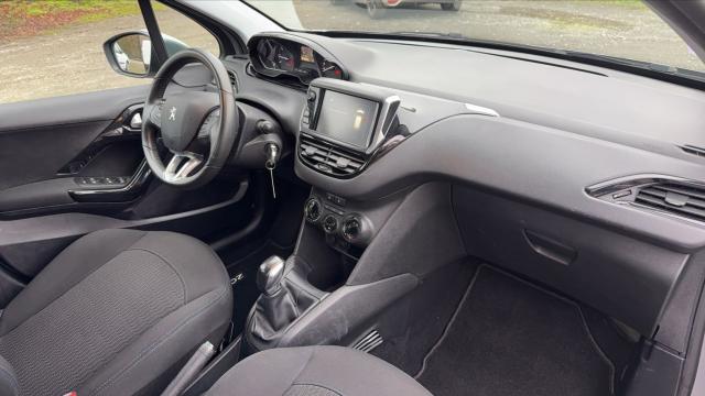 Peugeot 208 image 1