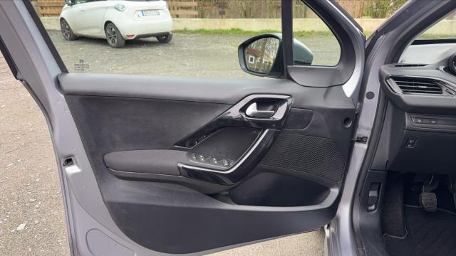 Peugeot 208 image 9