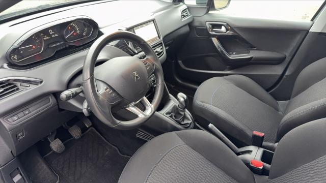 Peugeot 208 image 6