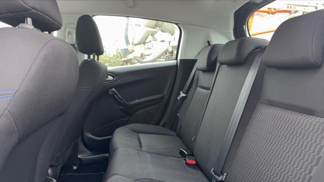 Peugeot 208 image 8