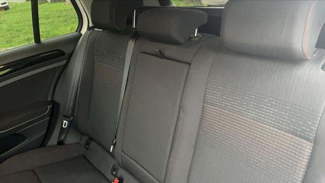 Volkswagen Golf image 9