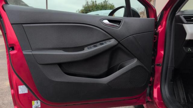 Renault Clio image 2