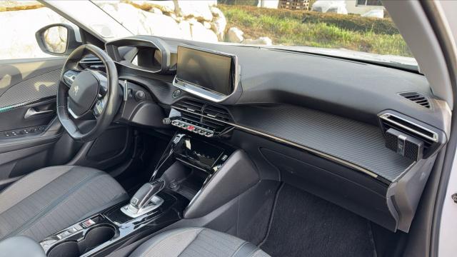 Peugeot 2008 image 9