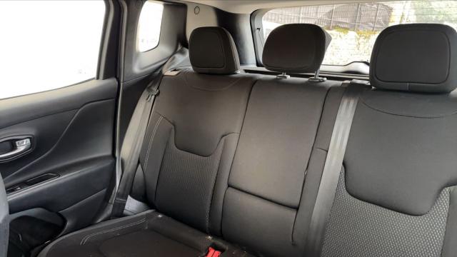 Jeep Renegade image 8