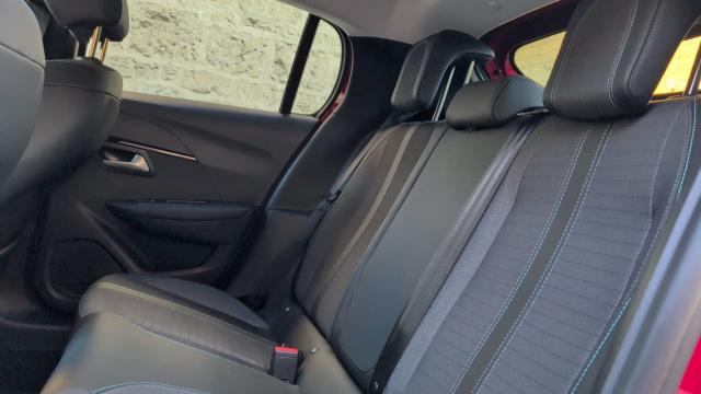 Peugeot 208 image 7