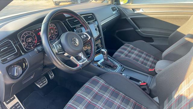 Volkswagen Golf image 9