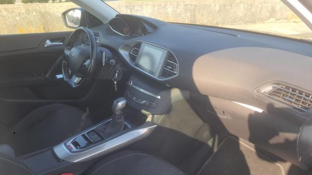 Peugeot 308 image 2