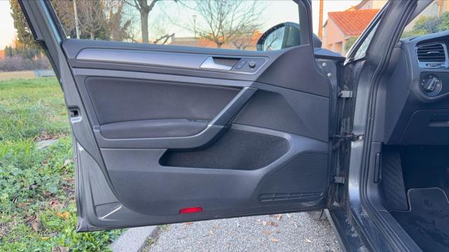 Volkswagen Golf image 9